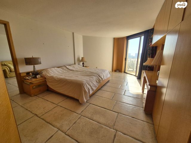 דירה, הרצליה