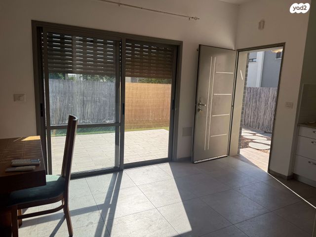 דו משפחתי, רובע 10 חן, קצרין