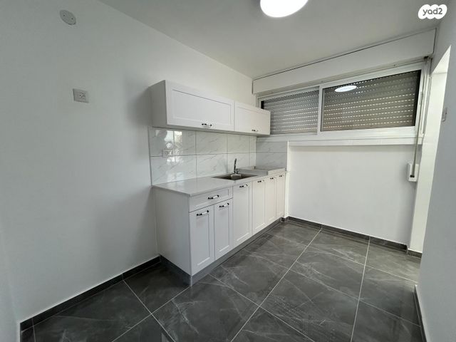 דירה, תשי"ג, מגדל העמק