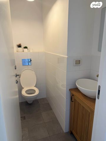 דו משפחתי, רובע 10 חן, קצרין