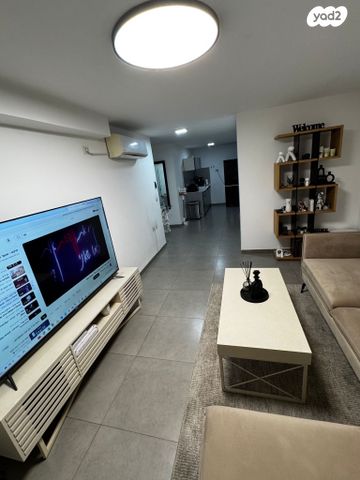 מרתף/ פרטר, משה גבין, ראשון לציון