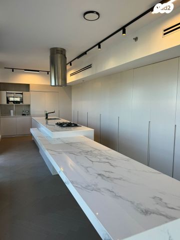 גג/ פנטהאוז, ברל כצנלסון, זיו, חיפה