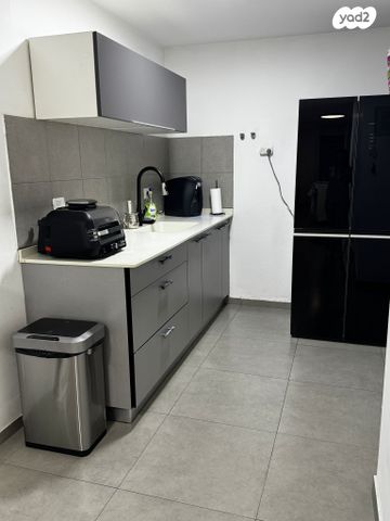 מרתף/ פרטר, משה גבין, ראשון לציון