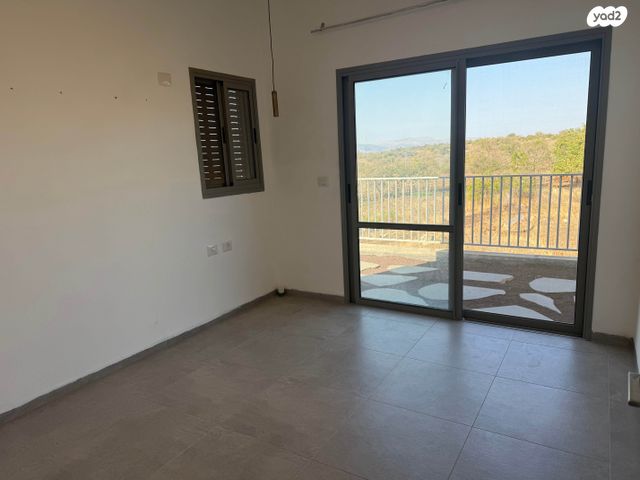 דו משפחתי, רובע 10 חן, קצרין