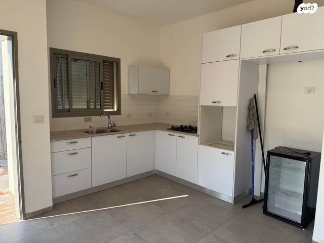 דו משפחתי, רובע 10 חן, קצרין