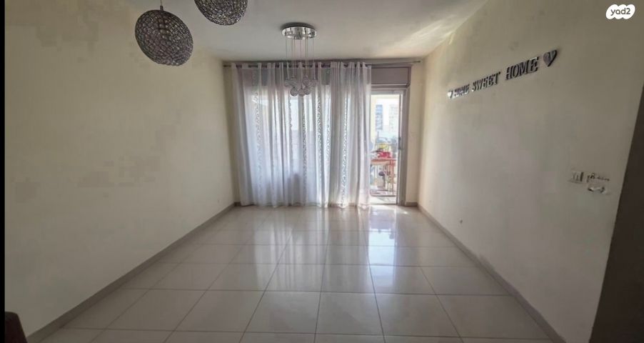 דירה, כרמל, אחוזת הנשיא, רחובות