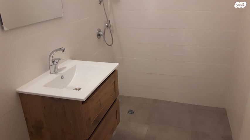 דירה, יסמין, כרמיאל