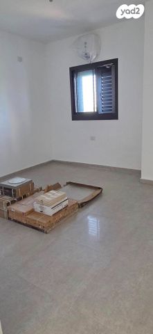 דירה, שיר השירים, גן יבנה מערב, גן יבנה