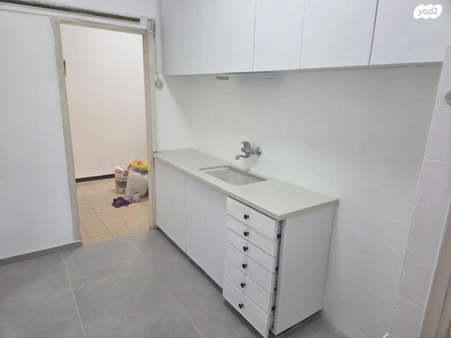 דירה, נפתלי הלל, ראשון לציון