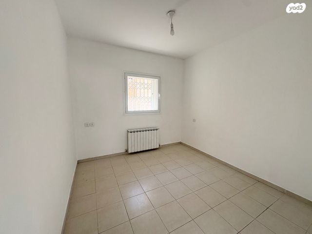 דירה, נחמה, חומת שמואל, הר חומה, ירושלים