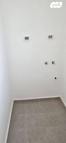 דירה, שיר השירים, גן יבנה מערב, גן יבנה