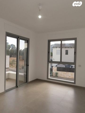 דו משפחתי, התוף, זכרון יעקב