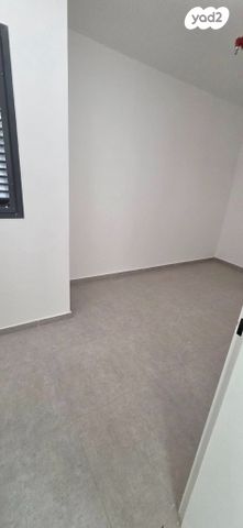 דירה, שיר השירים, גן יבנה מערב, גן יבנה