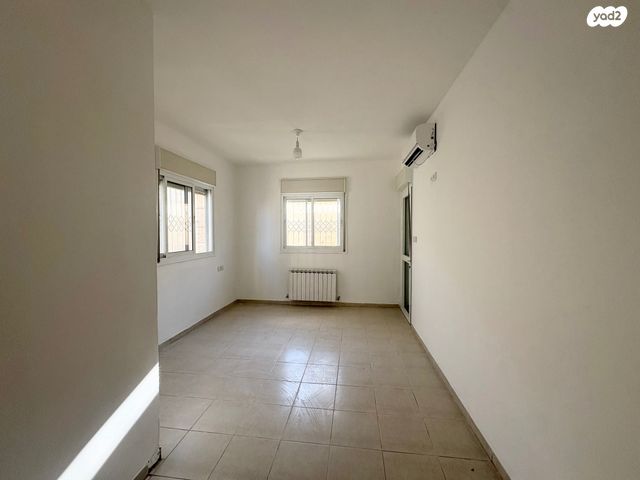 דירה, נחמה, חומת שמואל, הר חומה, ירושלים