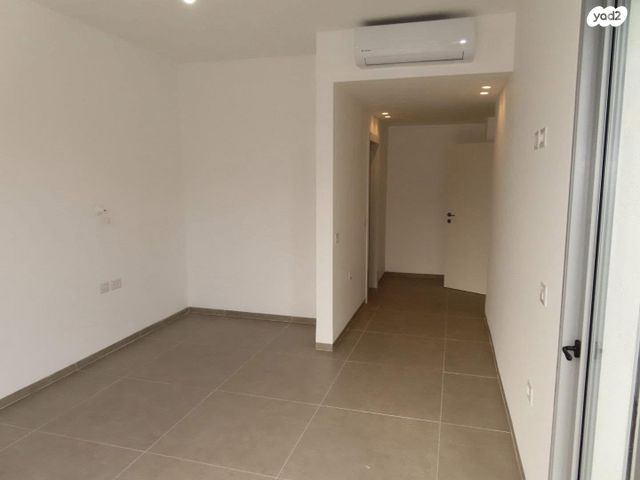 דו משפחתי, התוף, זכרון יעקב