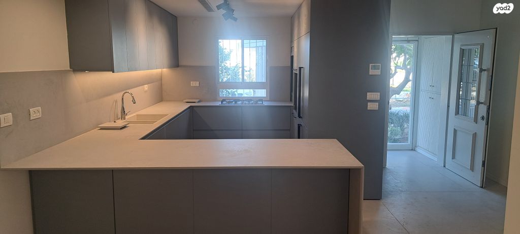 דו משפחתי, הגבורה 10, הרצליה פיתוח, הרצליה