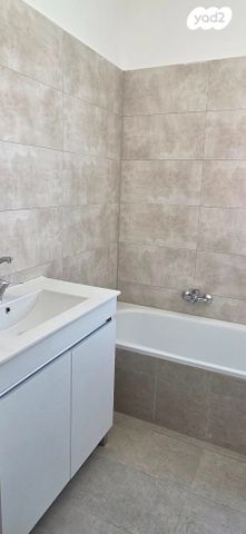 דירה, שיר השירים, גן יבנה מערב, גן יבנה