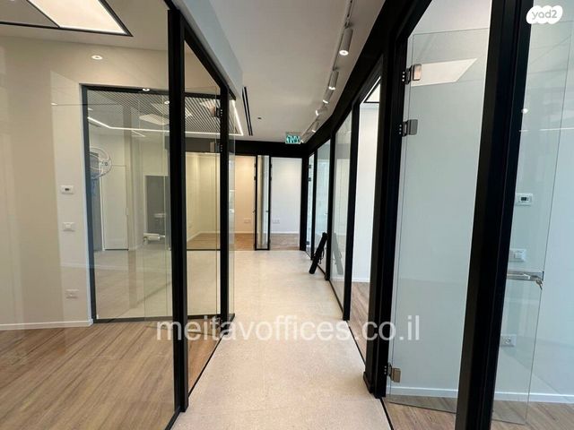 דרך מנחם בגין 13