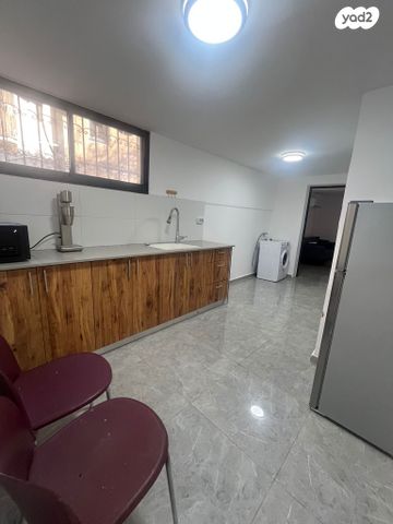 חנויות/ שטח מסחרי, חיפה