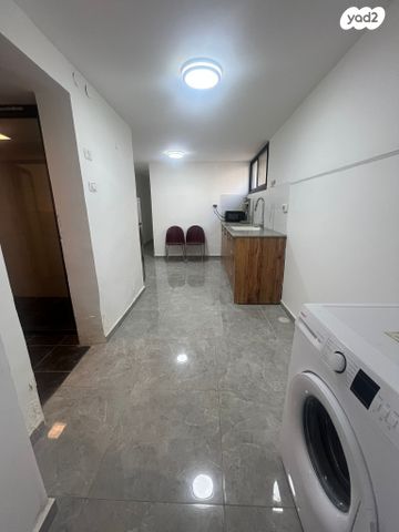 חנויות/ שטח מסחרי, חיפה