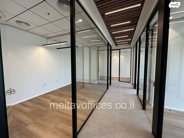 דרך מנחם בגין 13