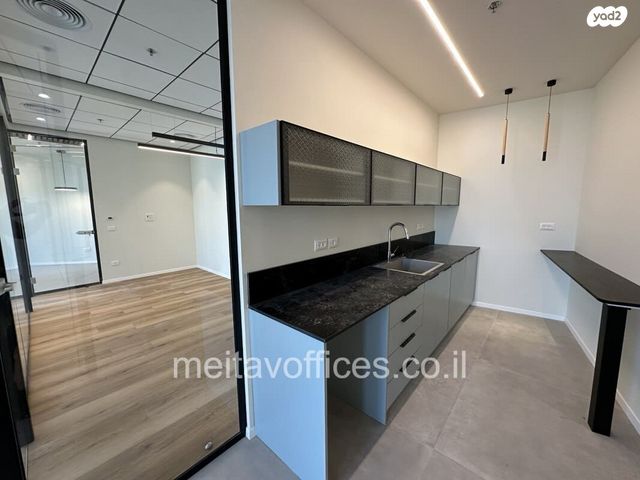 משרדים, דרך מנחם בגין 13, בורסה, רמת גן