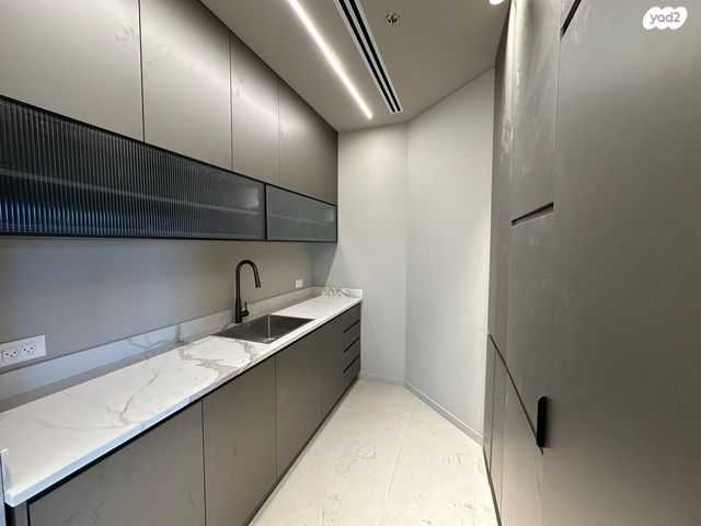 משרדים, דרך מנחם בגין 13, בורסה, רמת גן