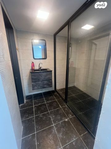 חנויות/ שטח מסחרי, חיפה