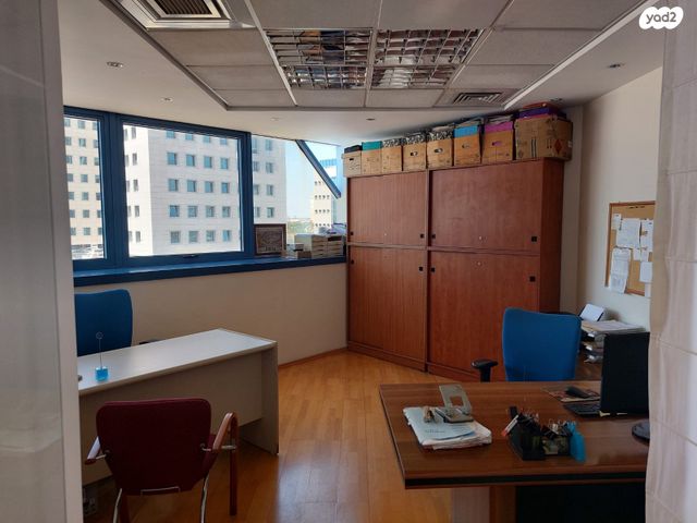 משרדים, זרחין 10, אזור תעשייה קרית אתגרים, רעננה