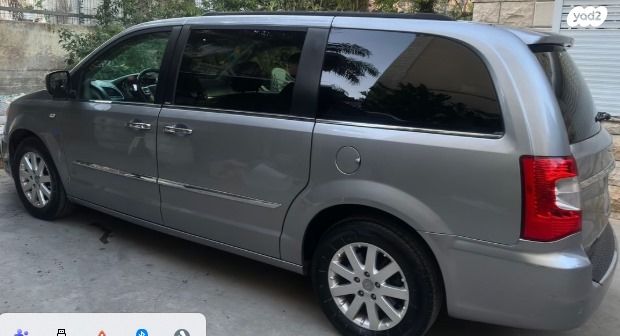 מודעת רכב קרייזלר גראנד וויאג'ר