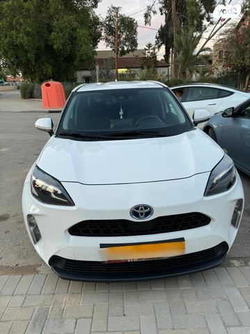 מודעת רכב טויוטה יאריס קרוס