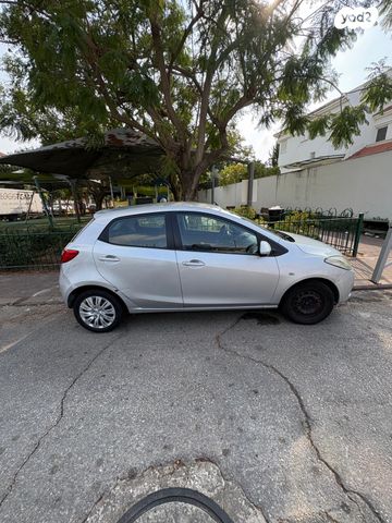 מודעת רכב מאזדה 2