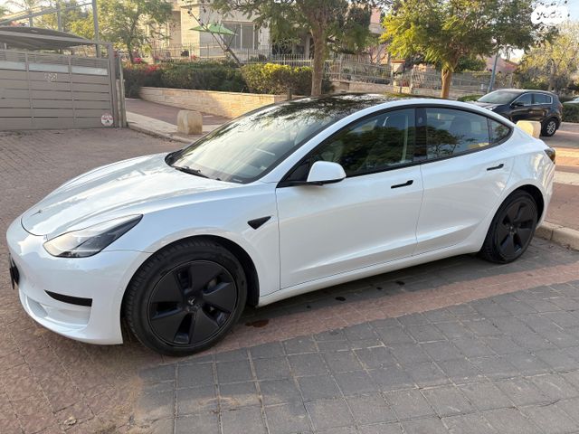 מודעת רכב טסלה מודל 3