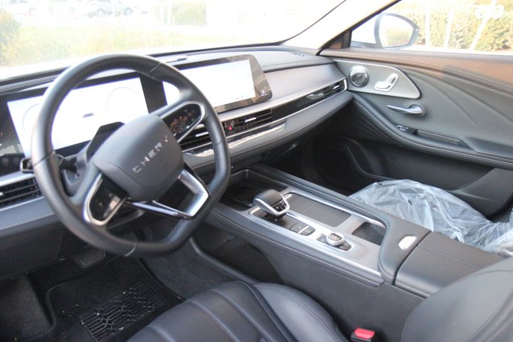 צ׳רי אריזו 8