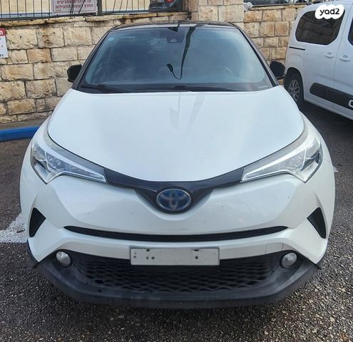 מודעת רכב טויוטה C-HR