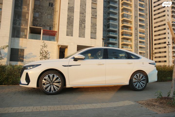 צ׳רי אריזו 8