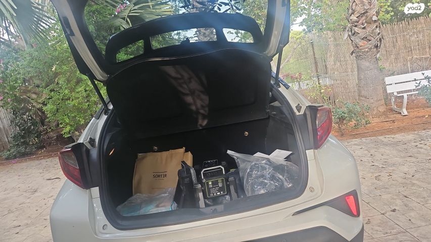 מודעת רכב טויוטה C-HR