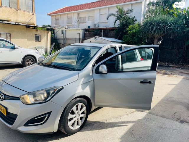 מודעת רכב יונדאי i20