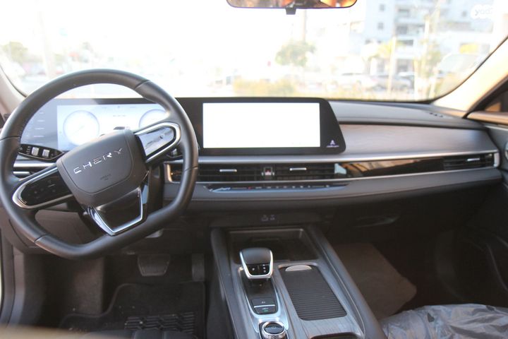 צ׳רי אריזו 8