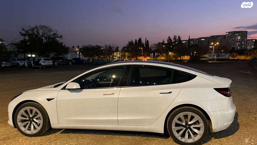 מודעת רכב טסלה מודל 3