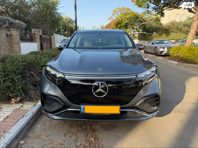 מודעת רכב מרצדס-בנץ EQS SUV