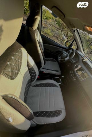 טויוטה יאריס