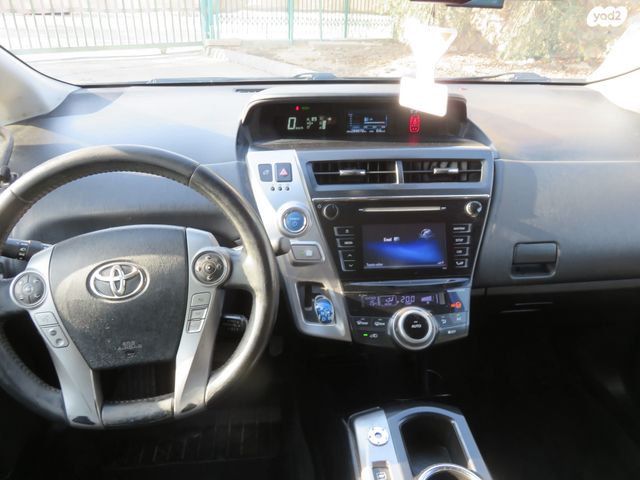 טויוטה פריוס פלוס