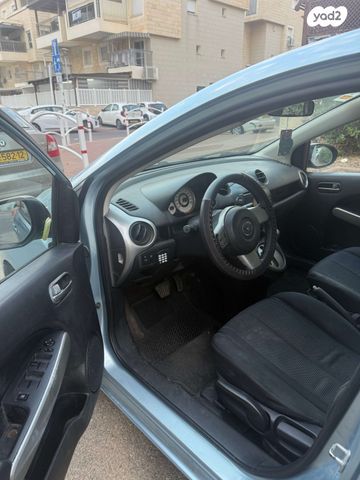 מודעת רכב מאזדה 2