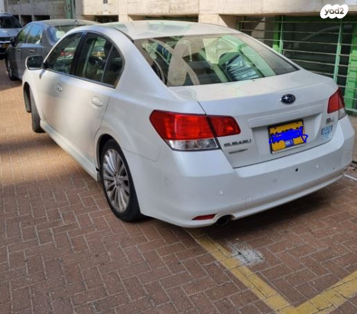 סובארו B4/לגאסי