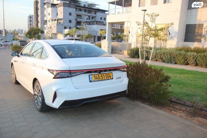 צ׳רי אריזו 8