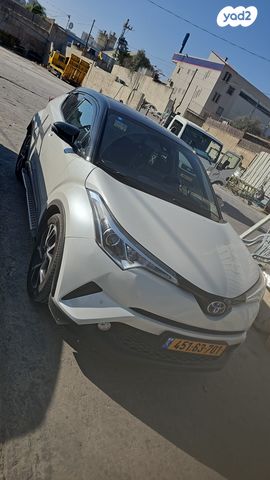 מודעת רכב טויוטה C-HR