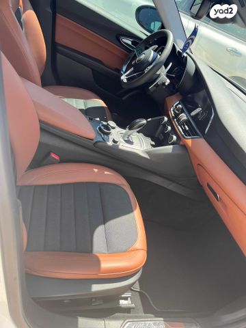 אלפא רומיאו ג'וליה