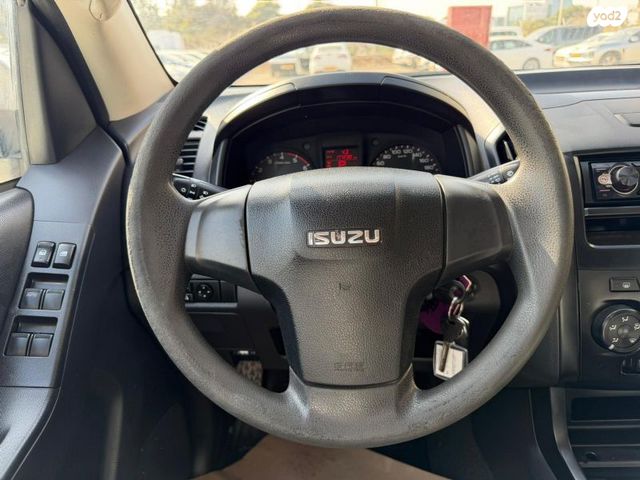 איסוזו די-מקס