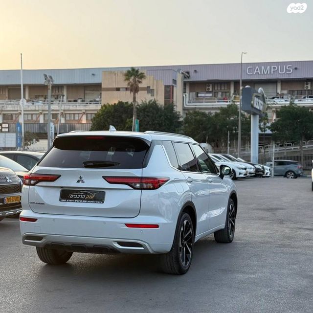 מיצובישי אאוטלנדר